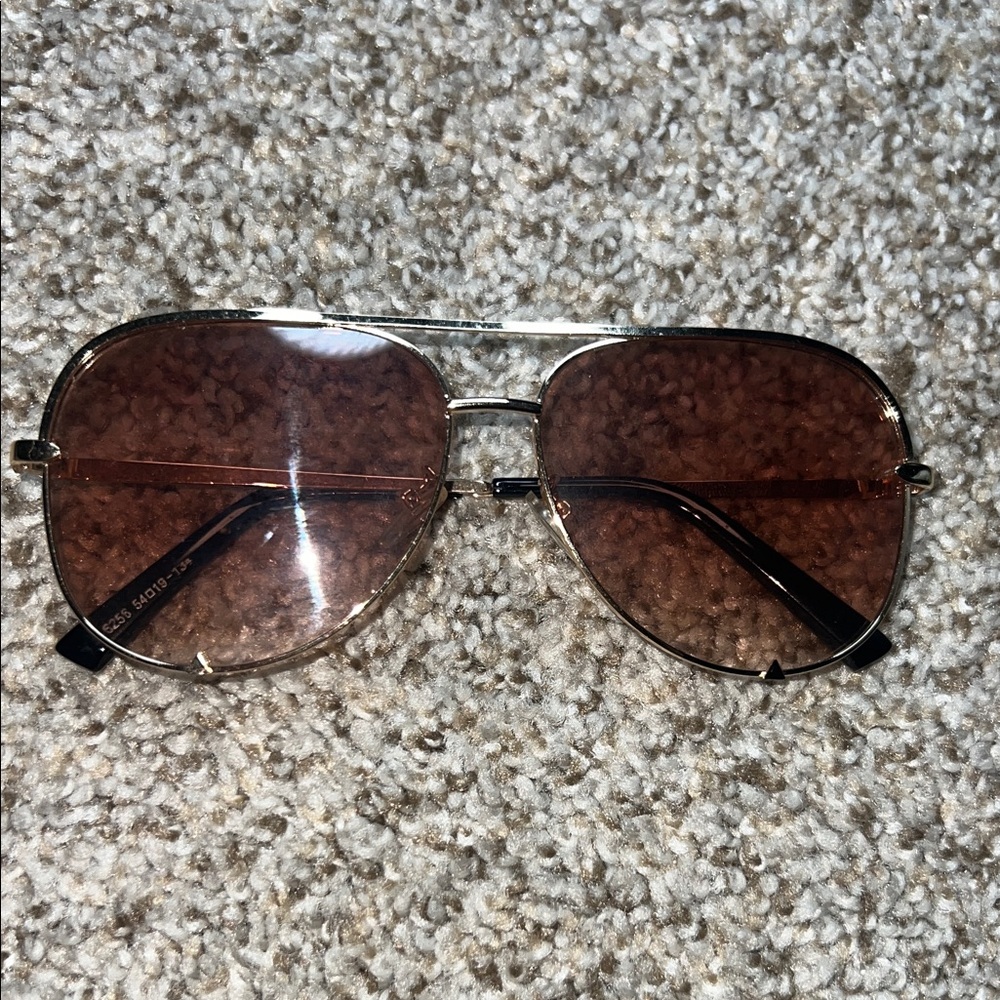 Elegant Gold and Brown Aviator Sunglasses